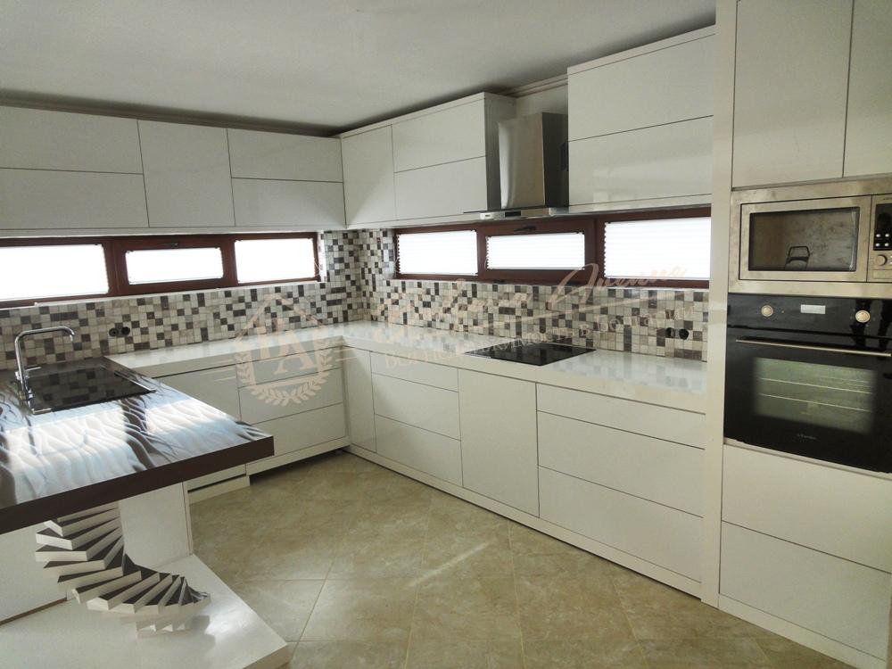 Дом, Bruter House, г.Святой Влас