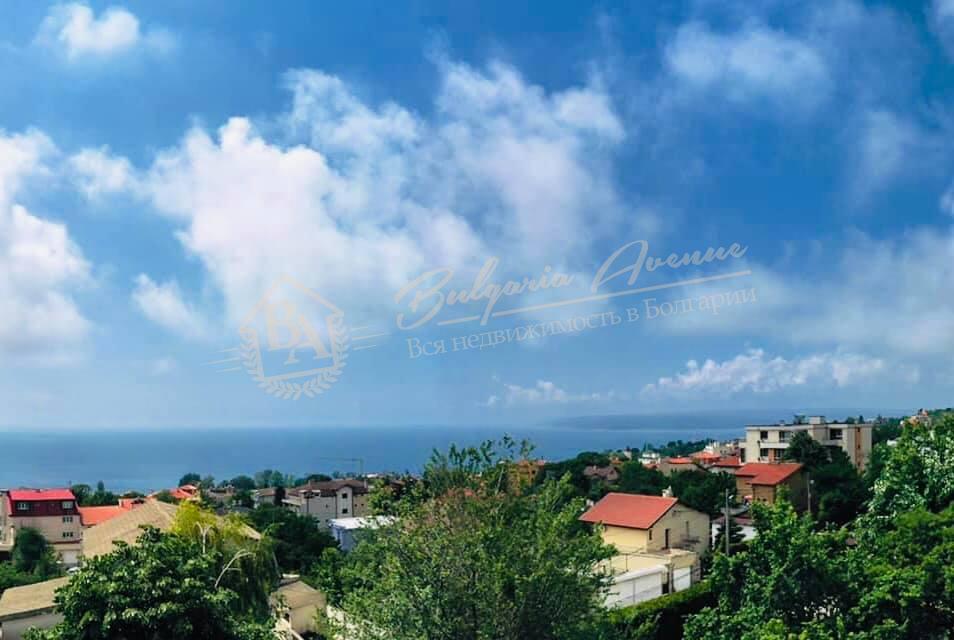 Панорамная, трехкомнатная квартира с парковкой, с террасой в г.Варна 