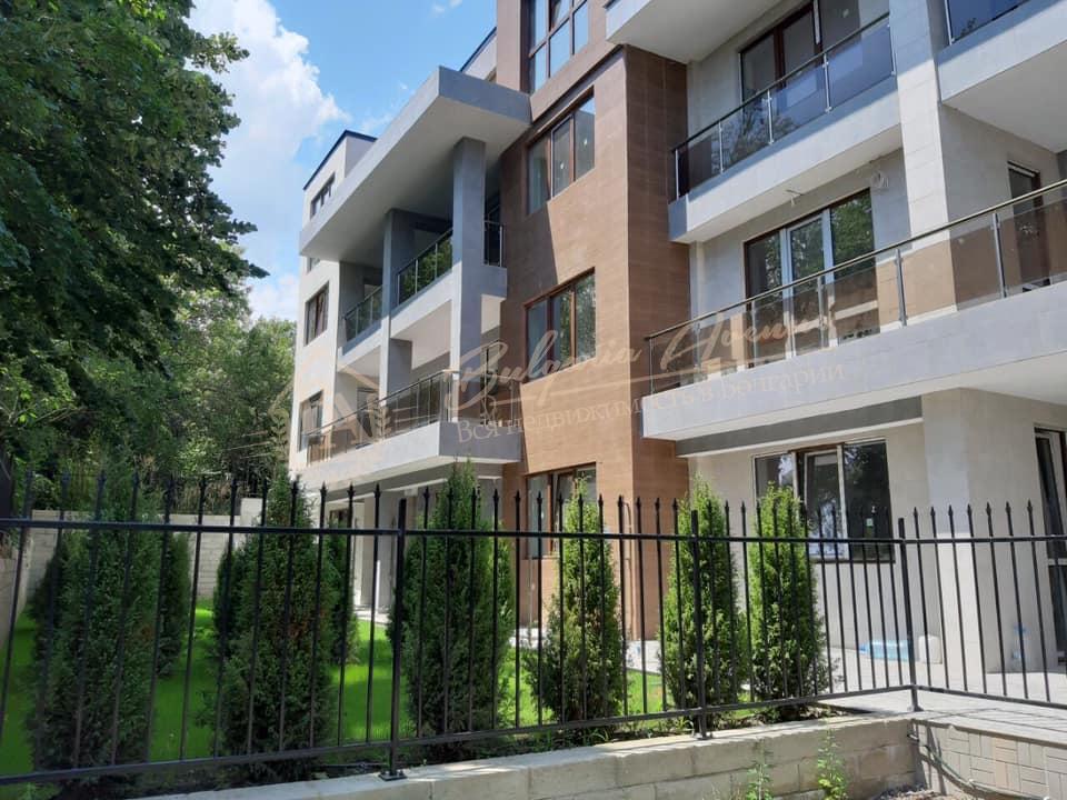 Панорамная, трехкомнатная квартира с парковкой, с террасой в г.Варна 