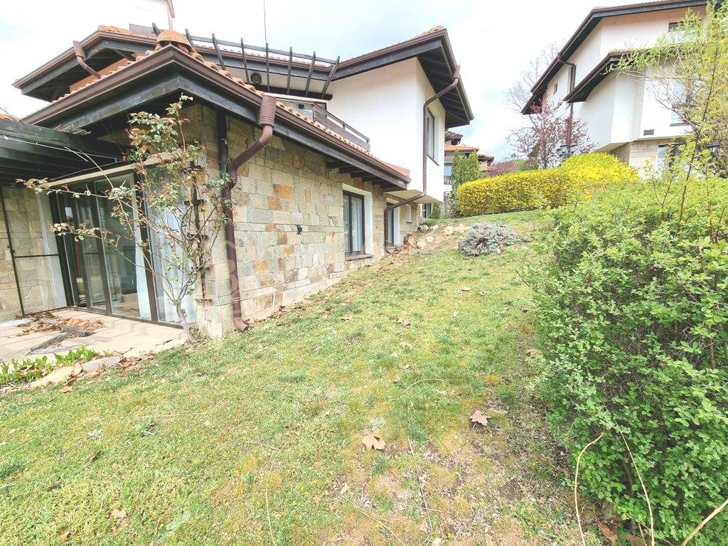 Часть дома со своим двориком в Bay View Villas