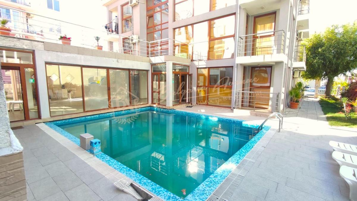 Апартамент в комплексе "Нов Изгрев", курорт Святой Влас, 300 м от пляжа
