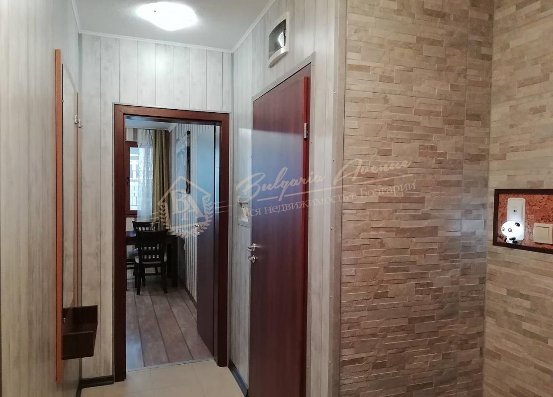 Трехкомнатная квартира в жилом доме в г.Несебър