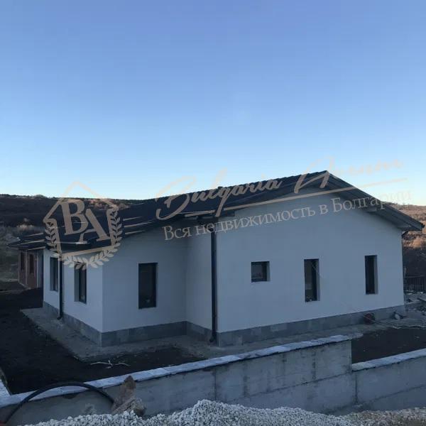 Дом в селе Осеново и открывает панорамный вид на море, обл. Варна