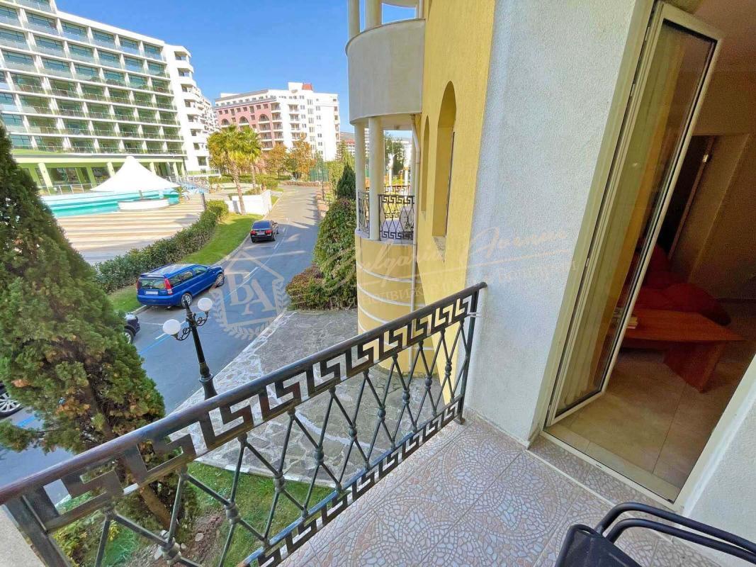 Трехкомнатный апартамент с 2 террасами в комплексе Victoria Residence, Солнечный берег