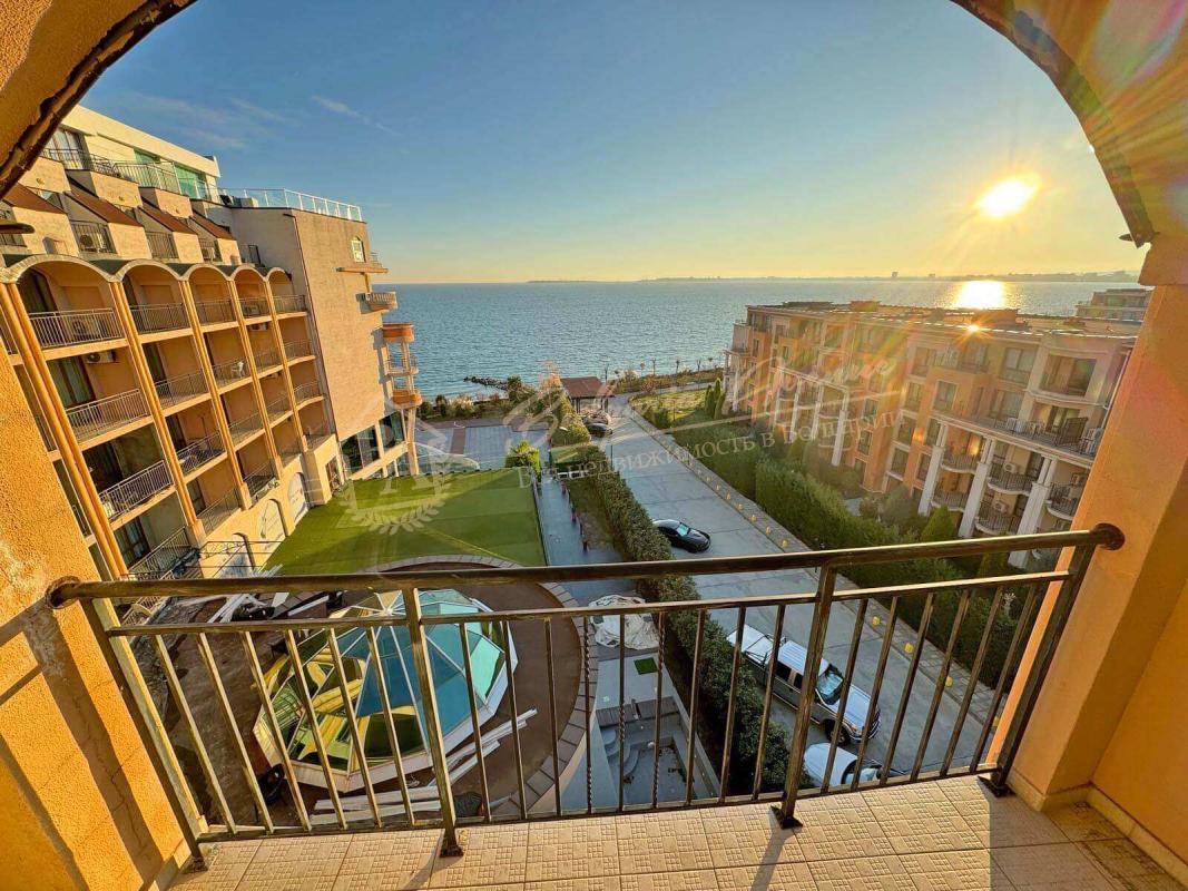 Великолепный трехкомнатный апартамент с видом на море в Grand Hotel, Свети Влас