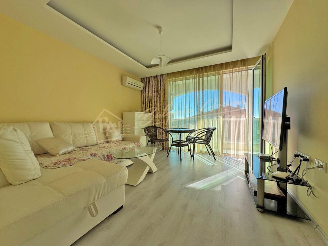 Трехкомнатный апартамент в комплексе Omega Resort, Равда