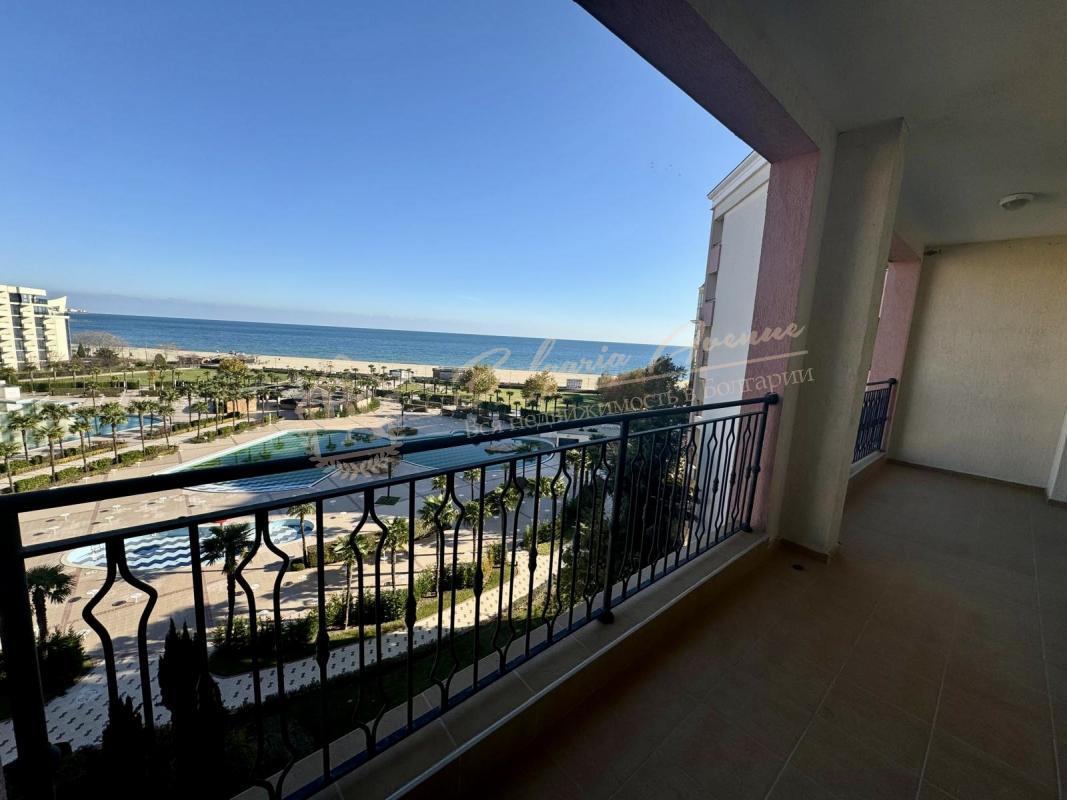 Большой двухкомнатный апартамент в комплексе Majestic Beach Resort