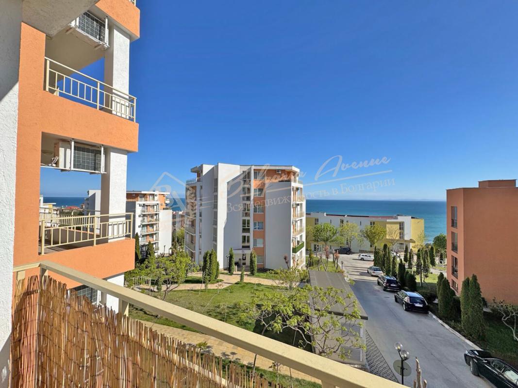 Продажа в комплексе Imperial Fort, Святой Влас - трехкомнатный апартамент с видом на море