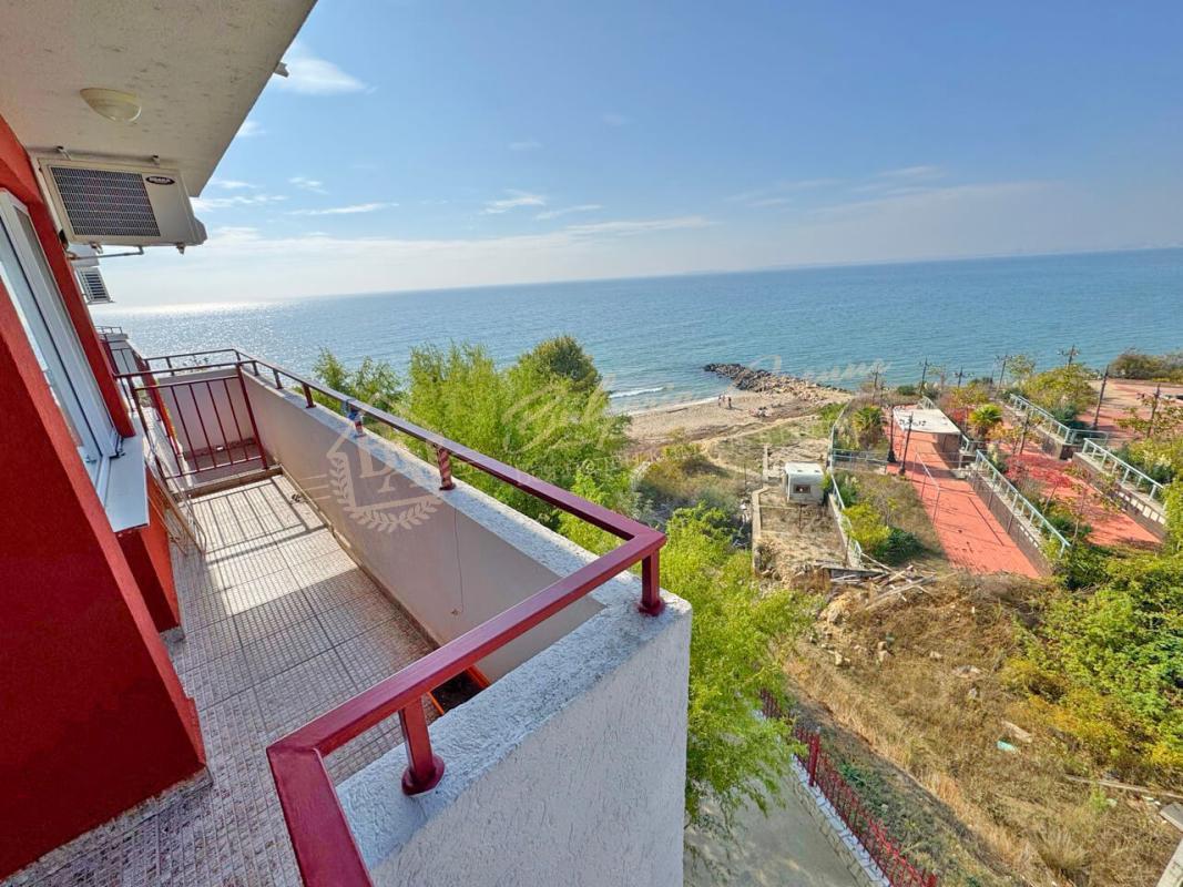 Двухкомнатный апартамент с видом на море в комплексе Marina Fort, Свети Влас