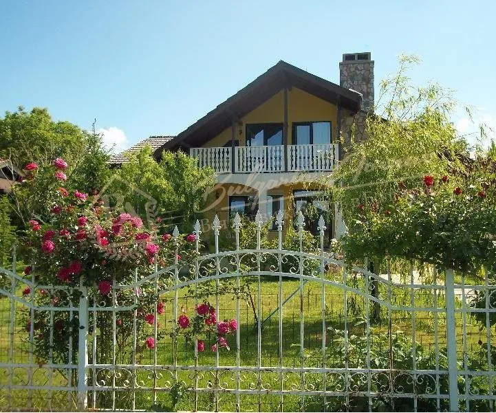 Дом с.Орешак, 4 спальни