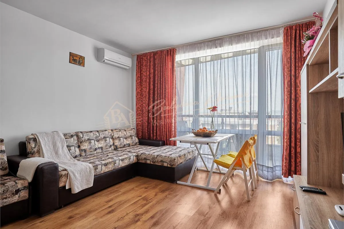 Студия в жилом комплексе около южного пляжа, г.Несебър