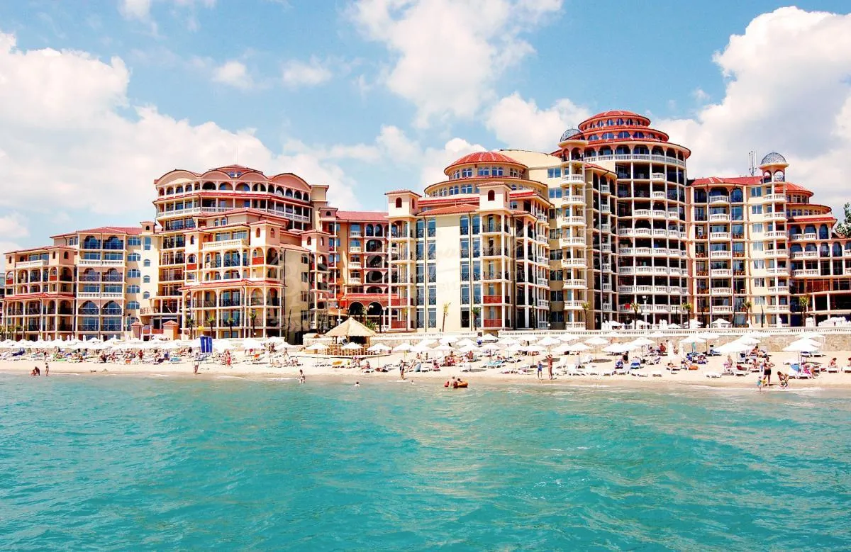 Студия, Andalucia, Елените