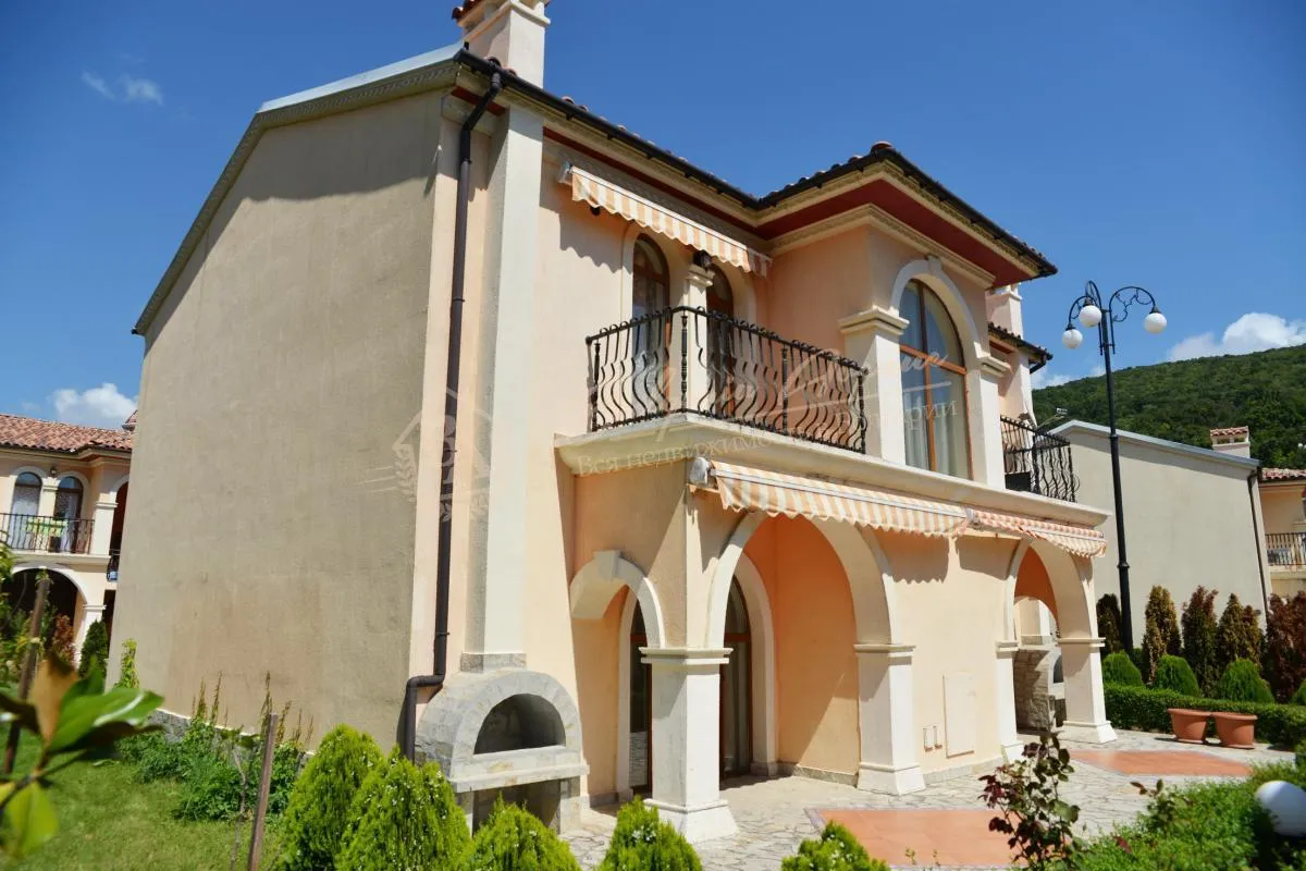 Дом, Villas Romana, Елените