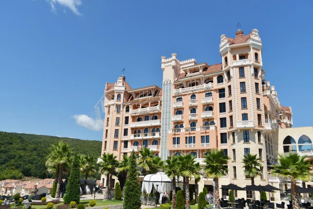 Дом, Villas Romana, Елените