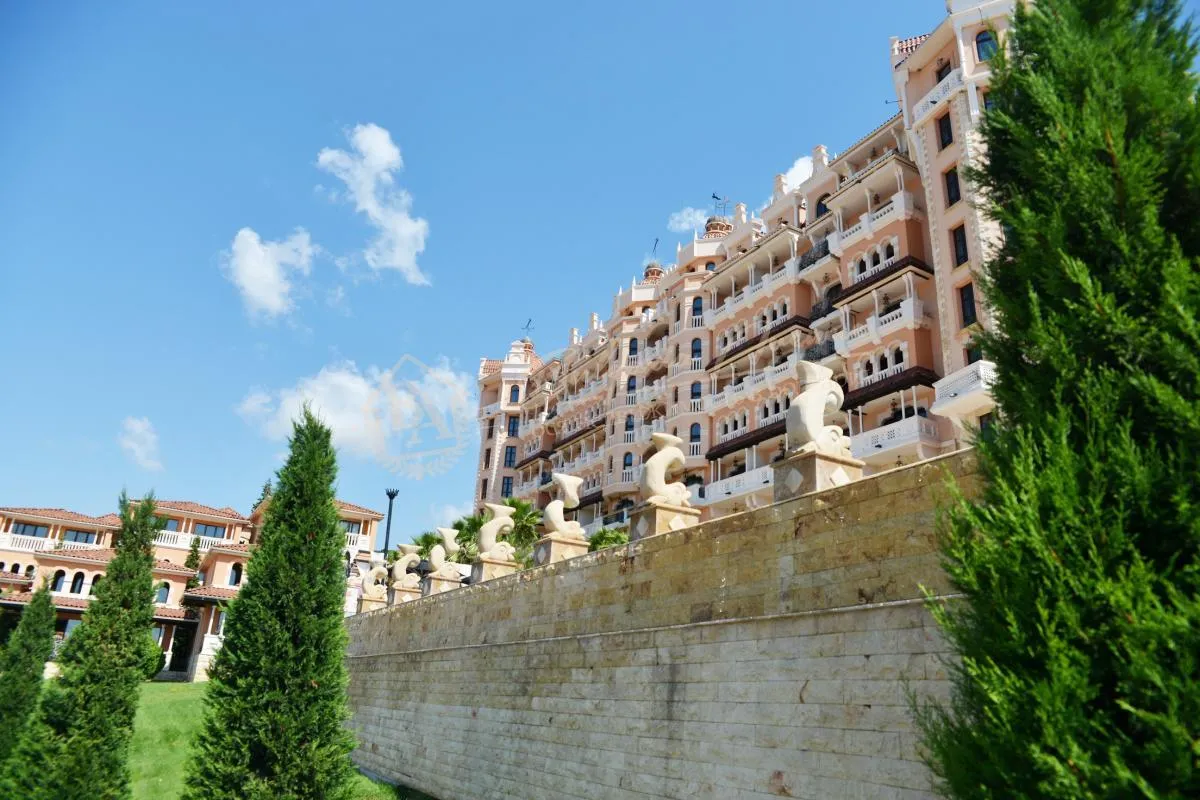 Дом, Villas Romana, Елените