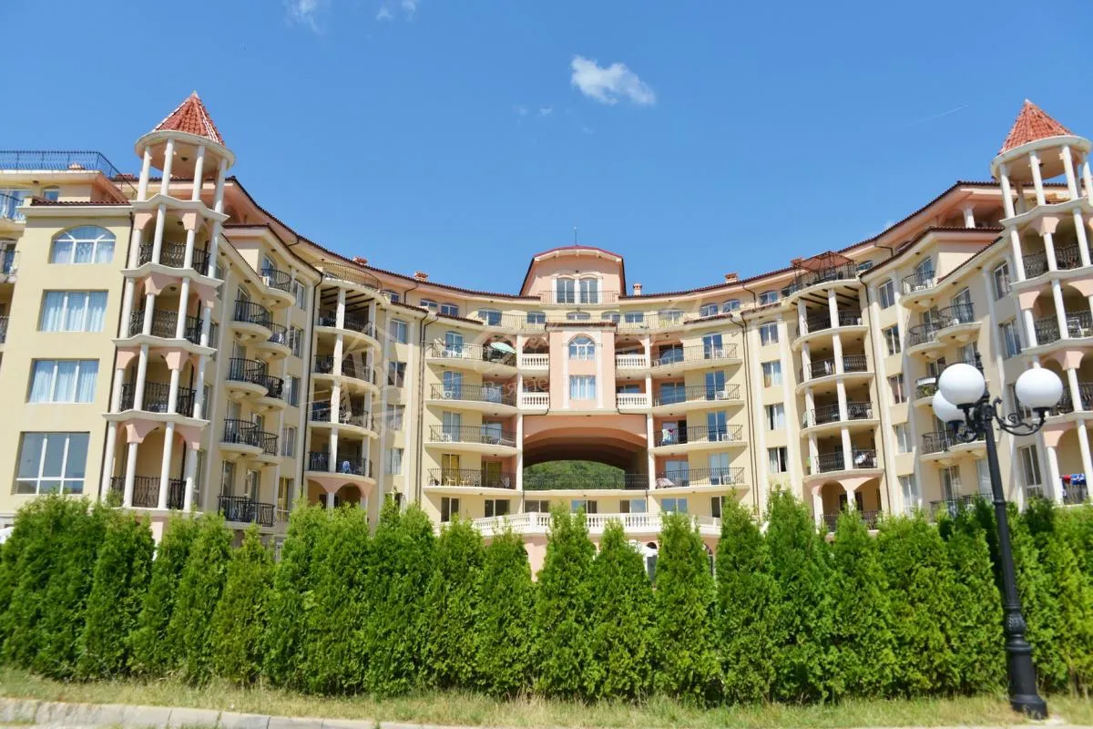 Студия, Negresko, Елените