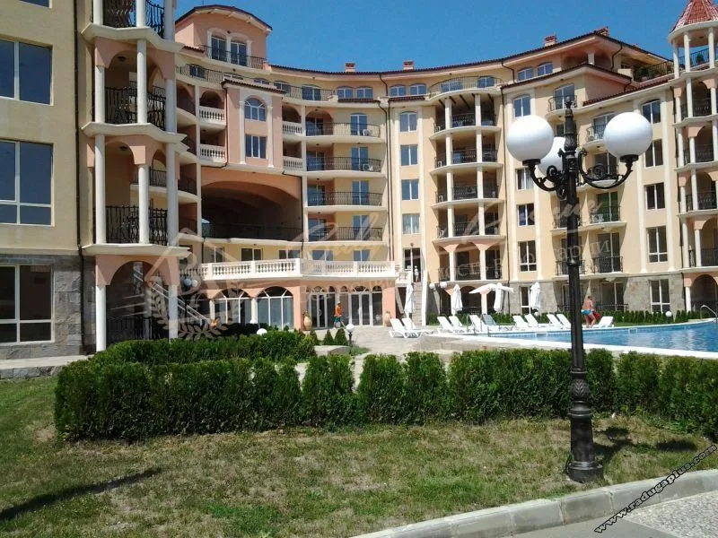 Студия, Negresko, Елените