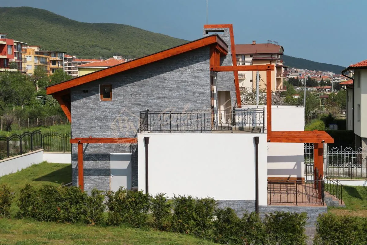 Дом, Bruter House, г.Святой Влас