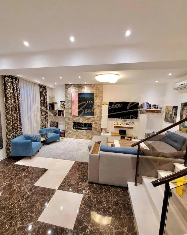 Усадьба с 6 спальнями и бассейном в 17 км от Варны