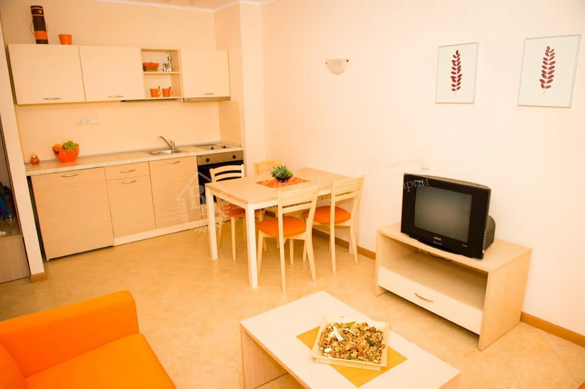 Апартамент с видом на бассейн, Royal Sun, г.Солнечный Берег