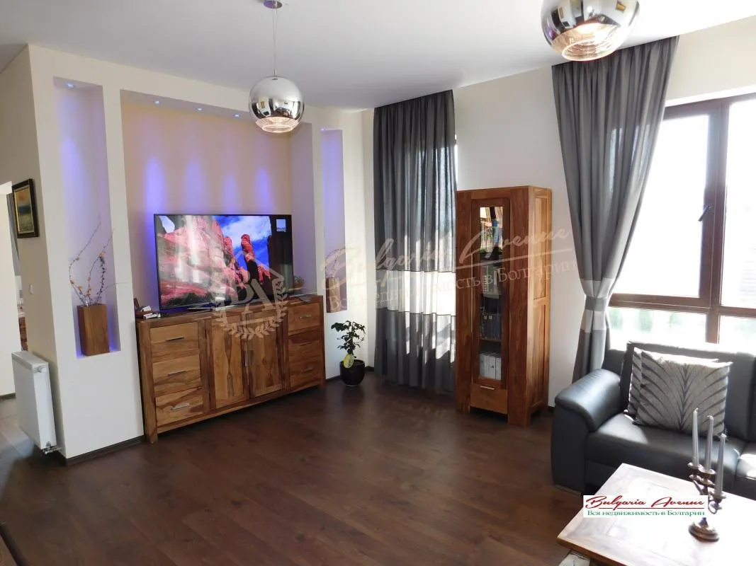 Частный, элегантный дом класса люкс, который расположен в г.Варна, до пляжа около 650м.