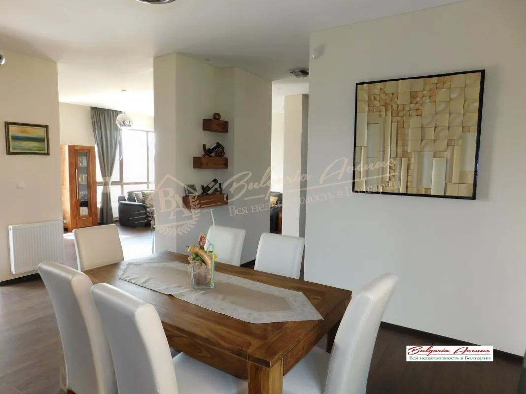 Частный, элегантный дом класса люкс, который расположен в г.Варна, до пляжа около 650м.