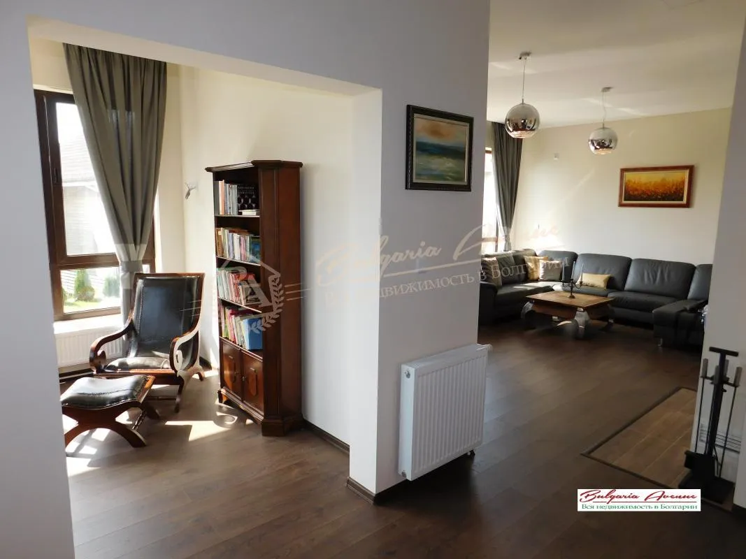 Частный, элегантный дом класса люкс, который расположен в г.Варна, до пляжа около 650м.