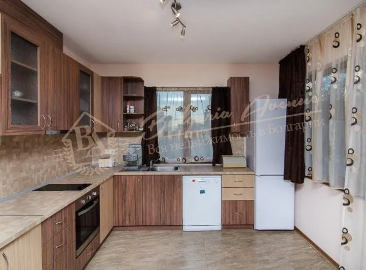 Отличная локация. Новый дом с двором в городе Варна