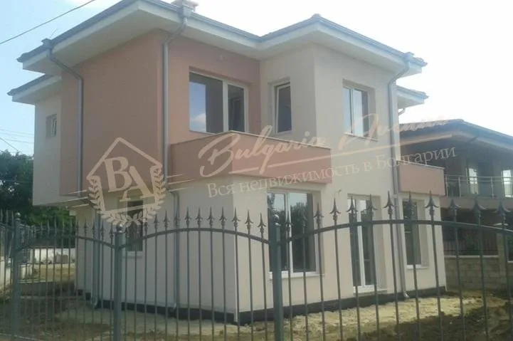 Частный новый дом с садом и видом на море, г.Варна. До моря 1 км.