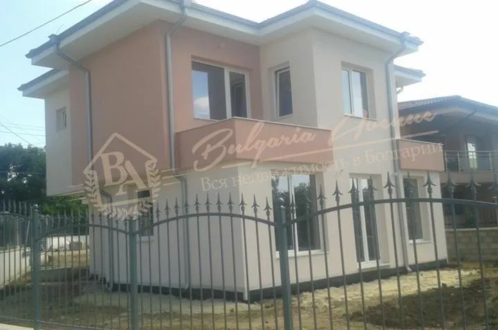 Частный новый дом с садом и видом на море, г.Варна. До моря 1 км.