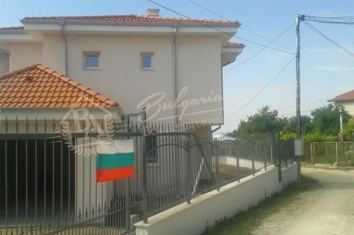 Частный новый дом с садом и видом на море, г.Варна. До моря 1 км.