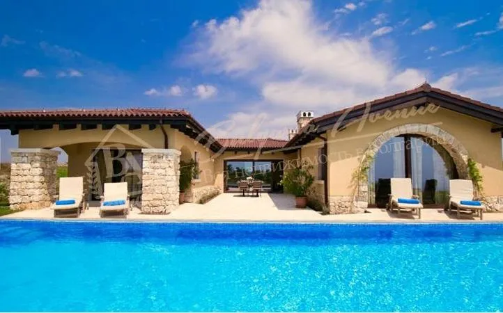 Дом на первой линии с панорамой на море, г.Балчик