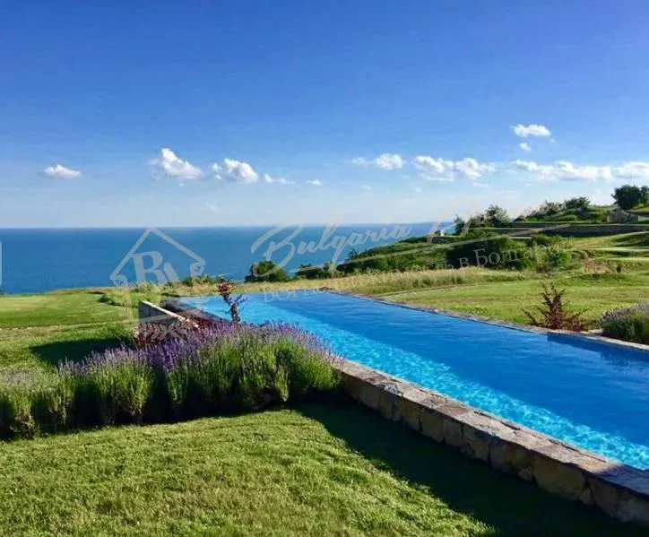 Дом на первой линии с панорамой на море, г.Балчик