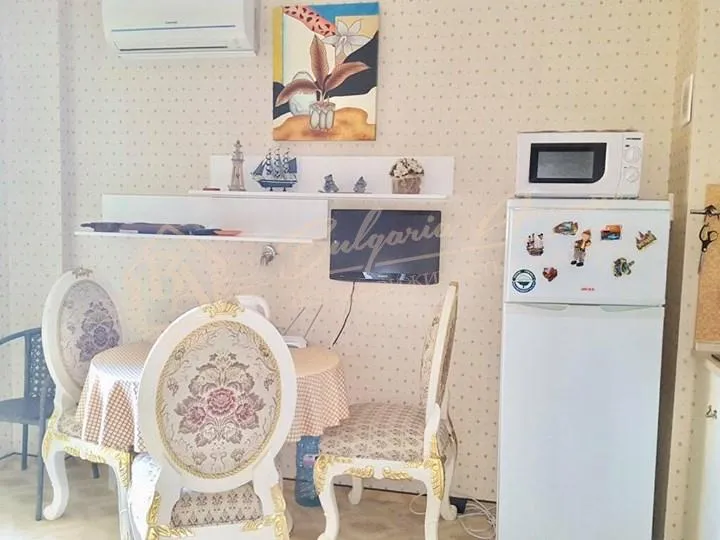 Квартира с хорошей мебелью с 1 спальней, 1 линия!!!