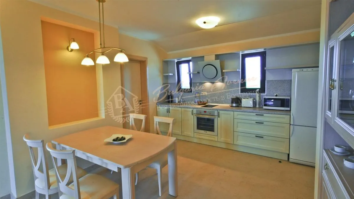 Элитная недвижимость на первой линии с фронтальным видом