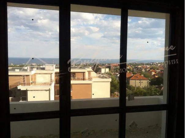 Новый жилой дом, вид на море, без таксы поддержки, с парко местом г.Варна