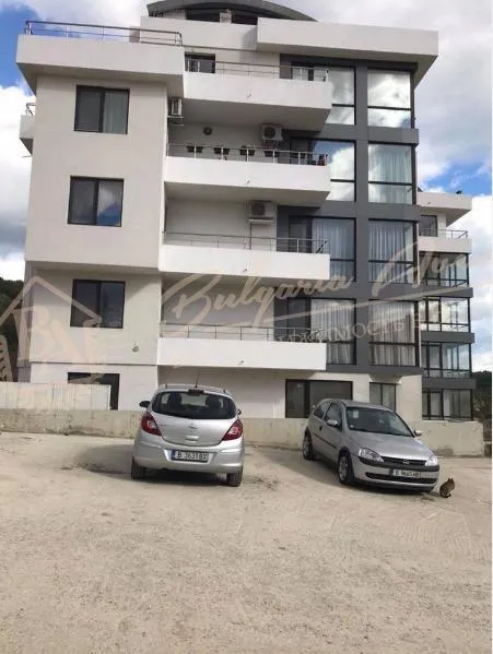 Новый жилой дом, вид на море, без таксы поддержки, с парко местом г.Варна