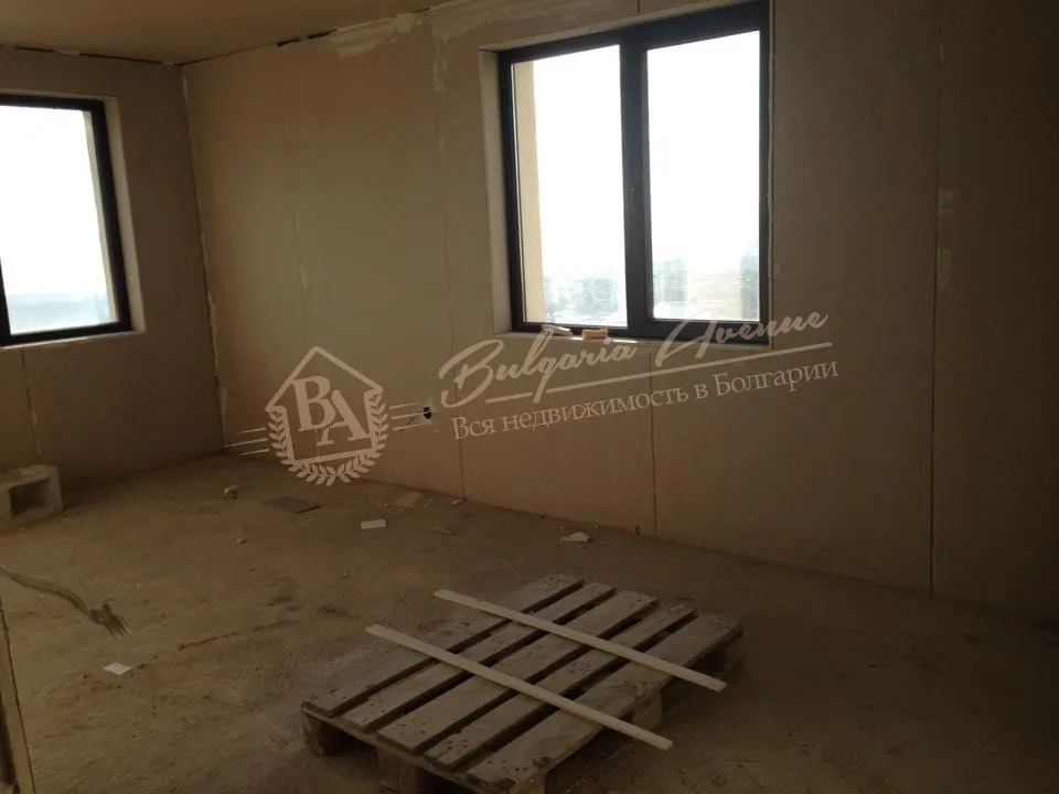 Новый дом, Топ цена, Квартира с 1 спальней, с парко местом, г.Варна!