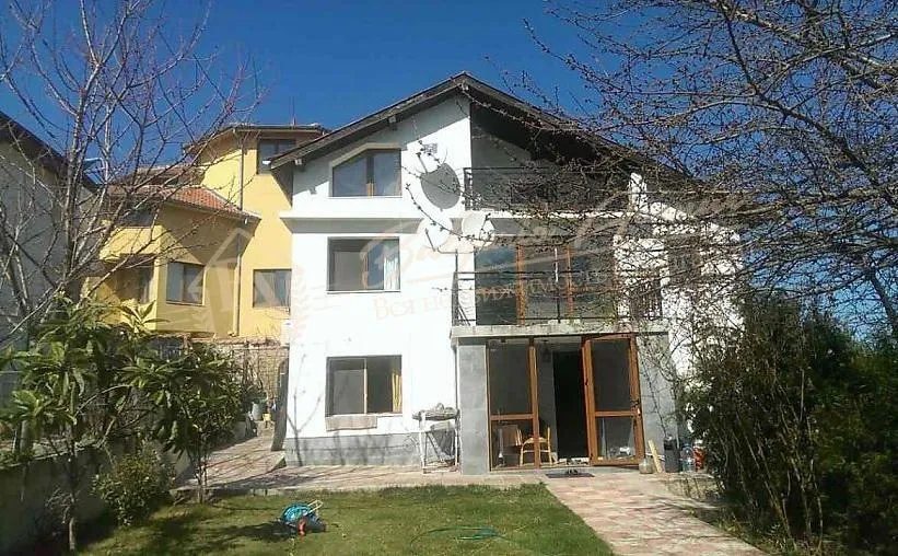 Частный дом с собственным садом в престижном районе г.Варны