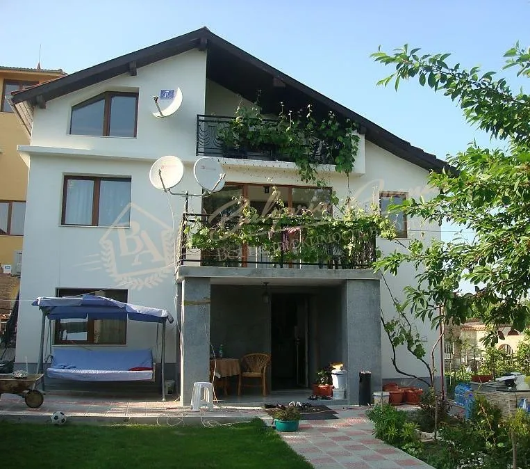 Частный дом с собственным садом в престижном районе г.Варны