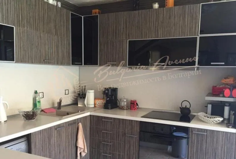 Просторный одно-фамильный дом с видом на море в г.Варна