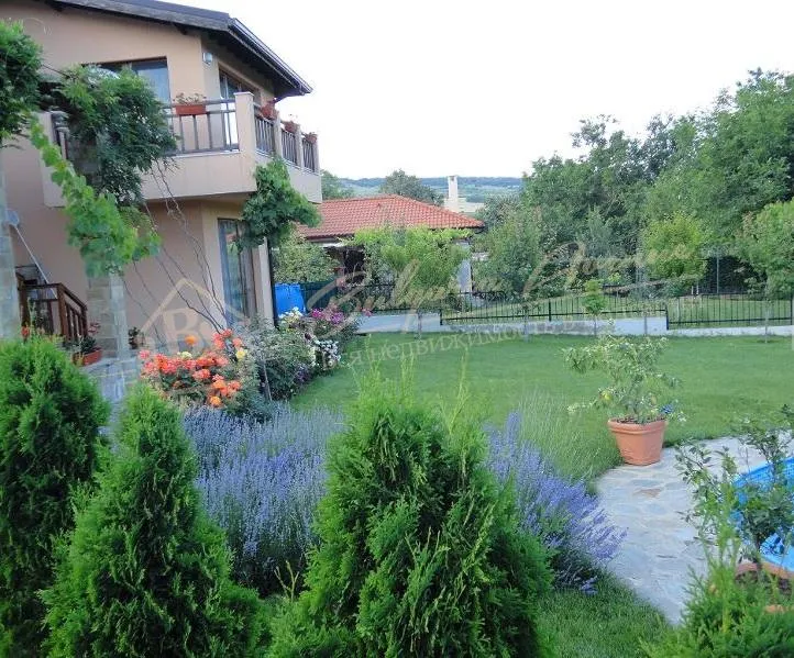 Частный дом, класса люкс с бассейном и видом на море, область Варна