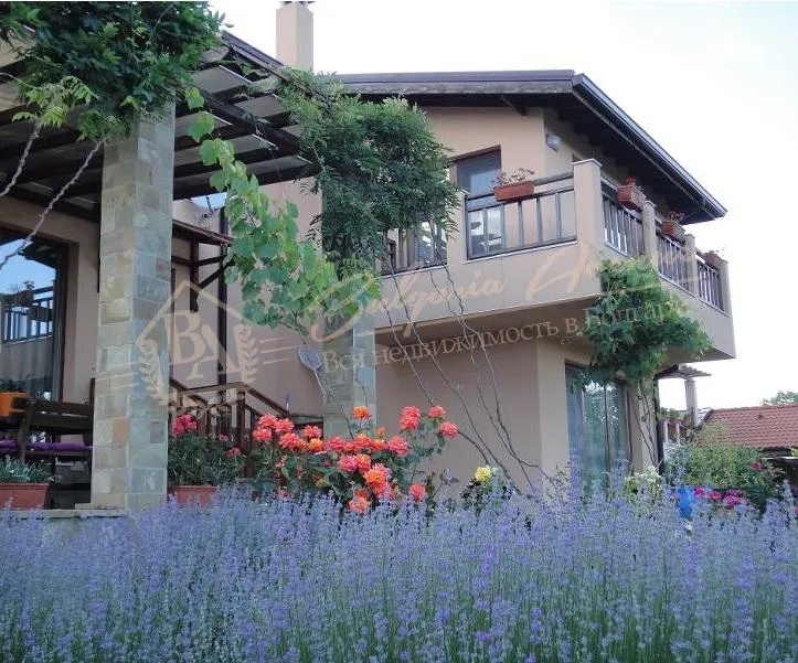 Частный дом, класса люкс с бассейном и видом на море, область Варна