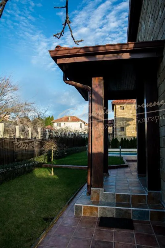 Дом с морской панорамой, собственным садом и бассейном, г.Варна