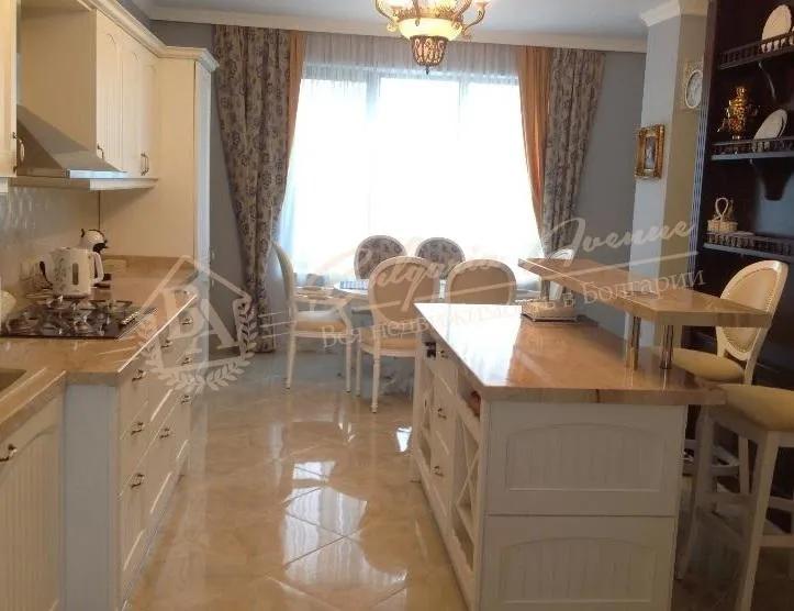 Новый дом с бассейном класса люкс, 900м до пляжа, г.Варна