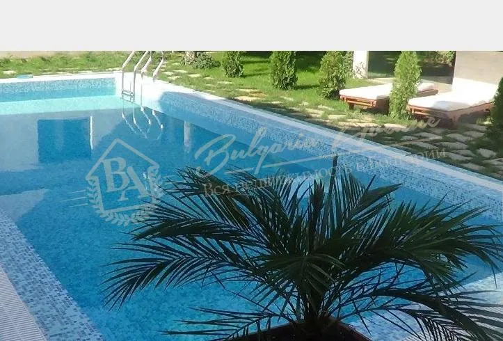 Новый дом с бассейном класса люкс, 900м до пляжа, г.Варна