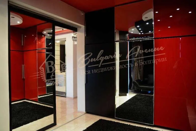 Уютный дом с видом на море, с собственным садом и бассейном, г.Варна