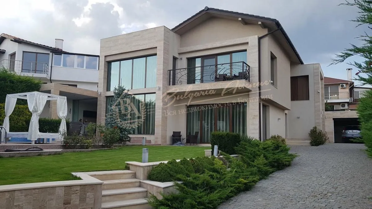 Частный дом, класса люкс с видом на море и все побережье, г.Варна