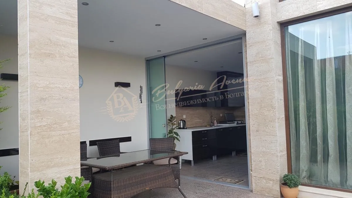 Частный дом, класса люкс с видом на море и все побережье, г.Варна