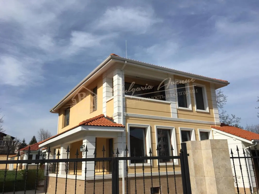 Частный дом класса люкс в м-т Евсиновград, г.Варна